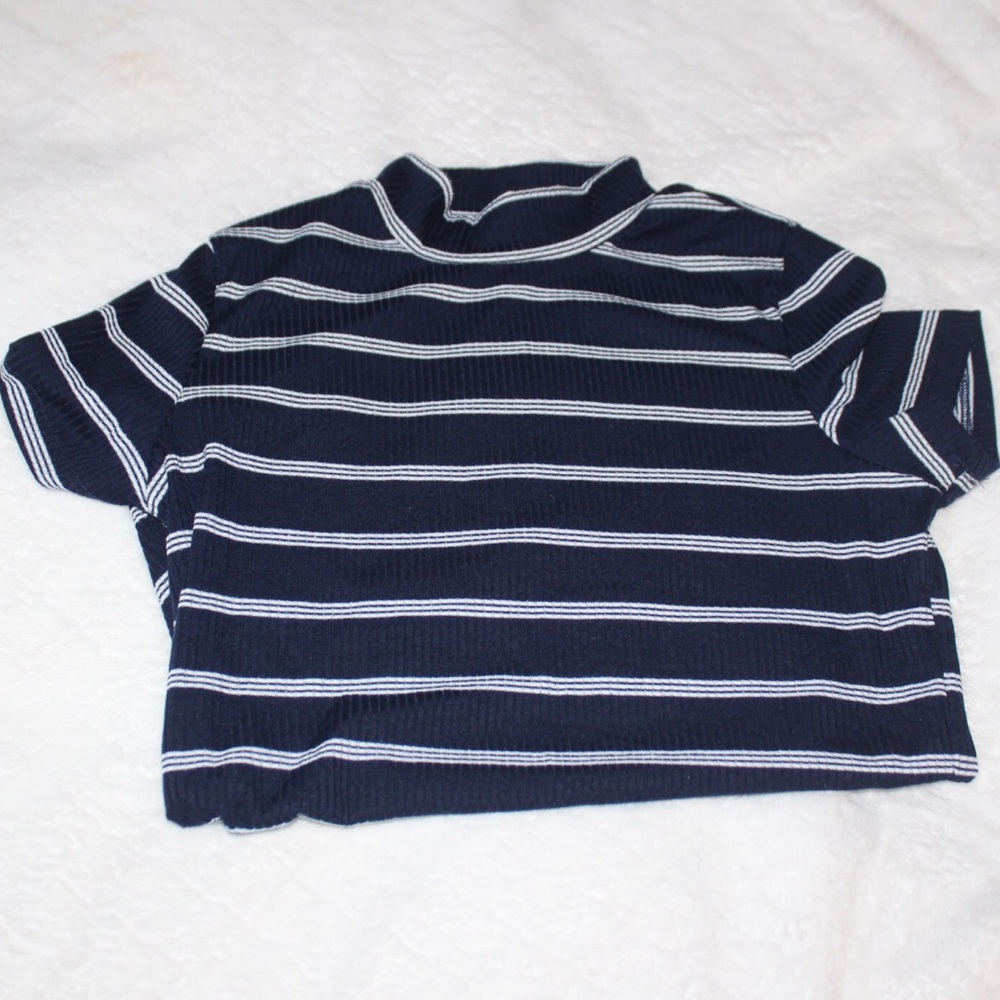 Size Medium Mock Neck Short Sleeve Striped Top